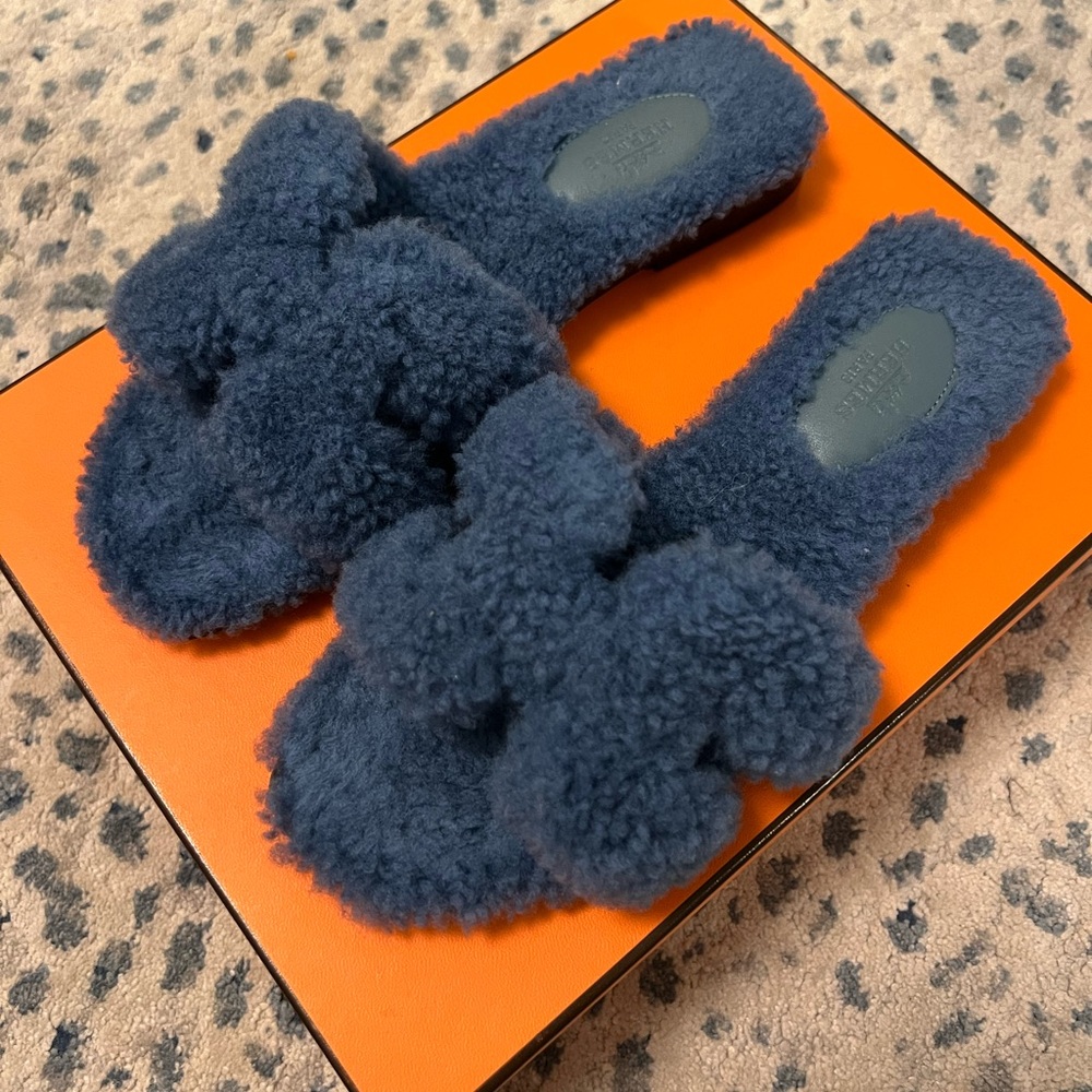Hermes Oran Sandal Size 36.5 Blue Lambskin Shearling